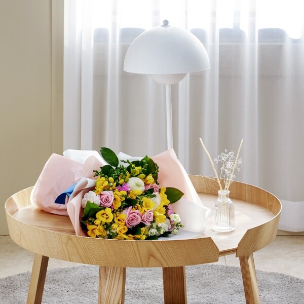 꽃집청년들,프리지아 분홍 계절꽃다발