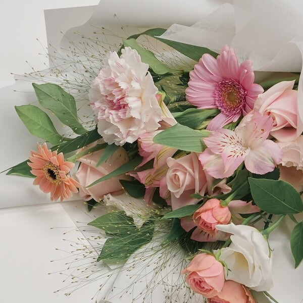 꽃집청년들,핑크 계절 꽃다발+빼빼로 5개