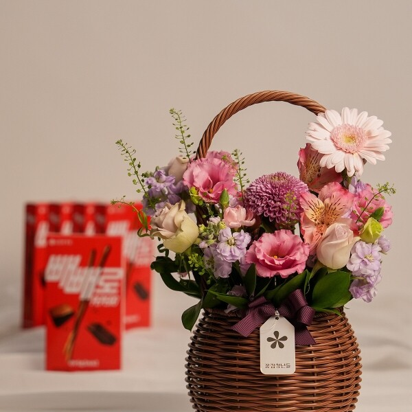 꽃집청년들,핑크 퍼플 꽃바구니+빼빼로 5개