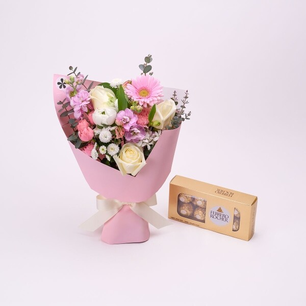 꽃집청년들,화이트 핑크 계절 꽃다발+페레로로쉐 8구