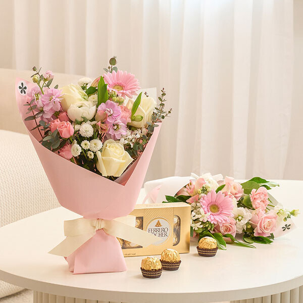 화이트 핑크 계절 꽃다발+페레로로쉐 8구